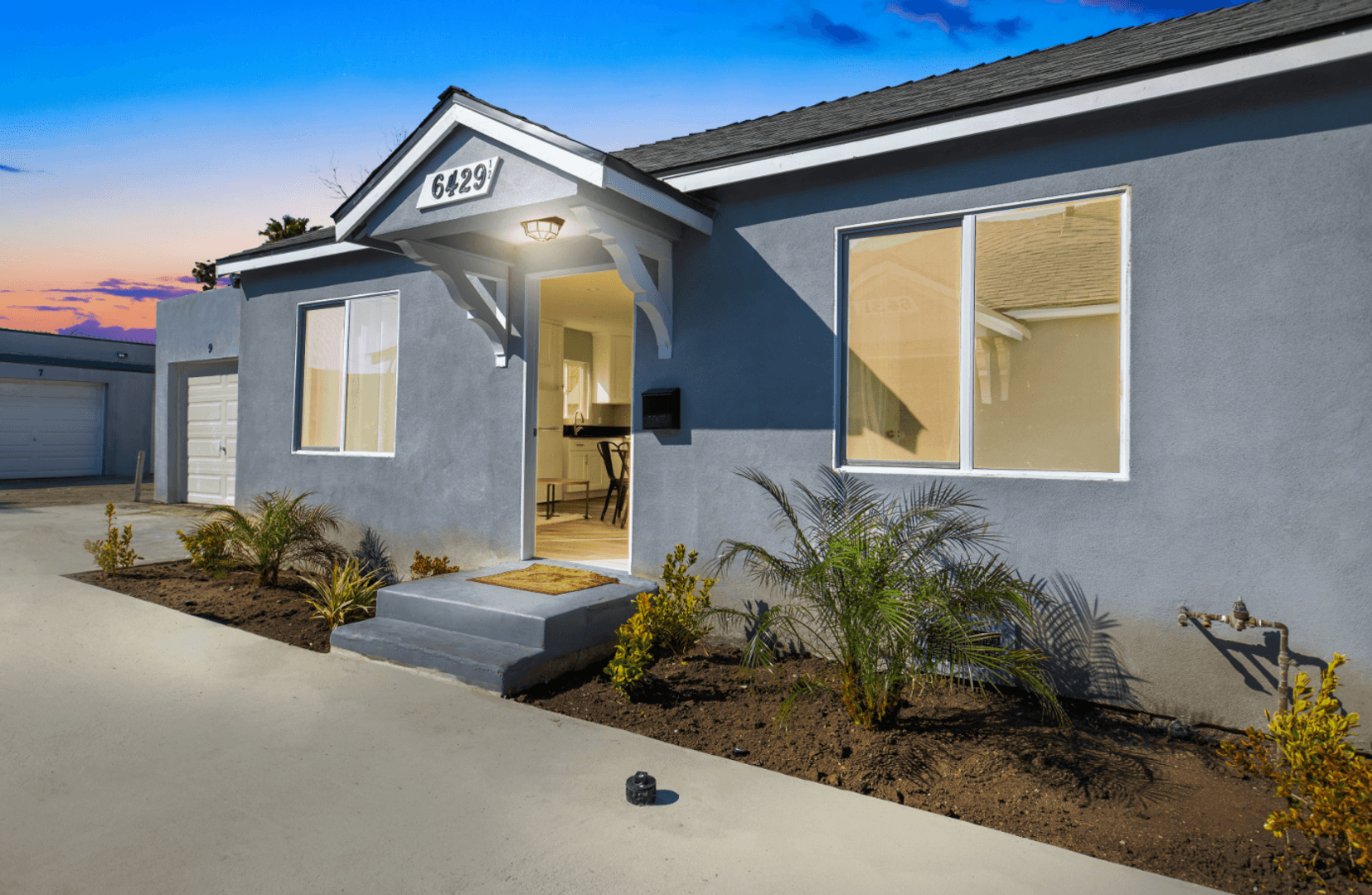 Los Angeles Apartment: 6433 S Victoria Ave