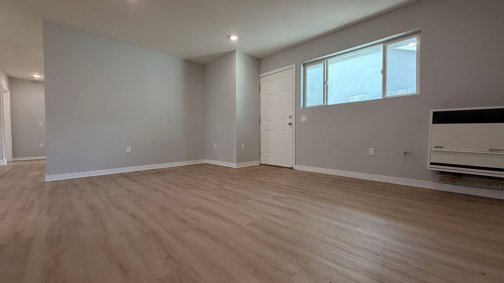 Los Angeles Apartment: 923-931 1/2 W 75th St