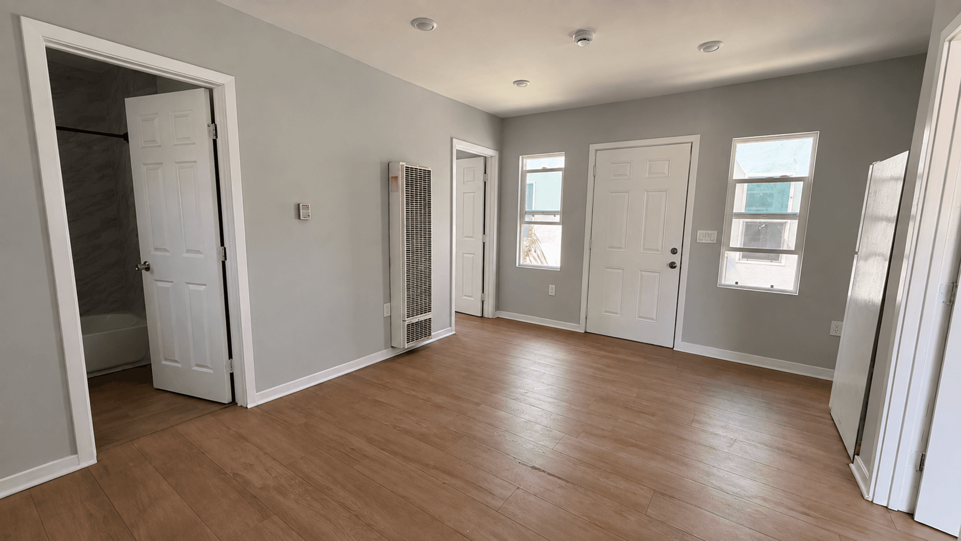 Los Angeles Apartment: 2035 W Martin Luther King Jr. Blvd