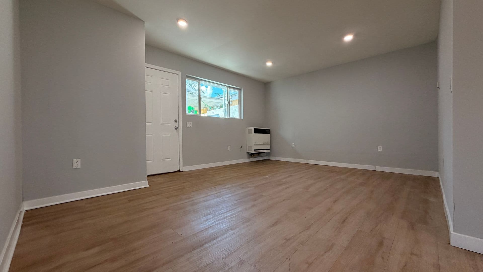 Los Angeles Apartment: 923-931 1/2 W 75th St