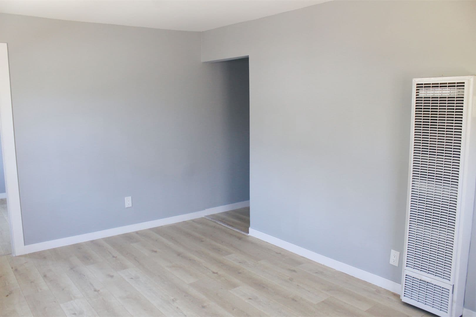 Los Angeles Apartment: 1070-1076 W 56th St.