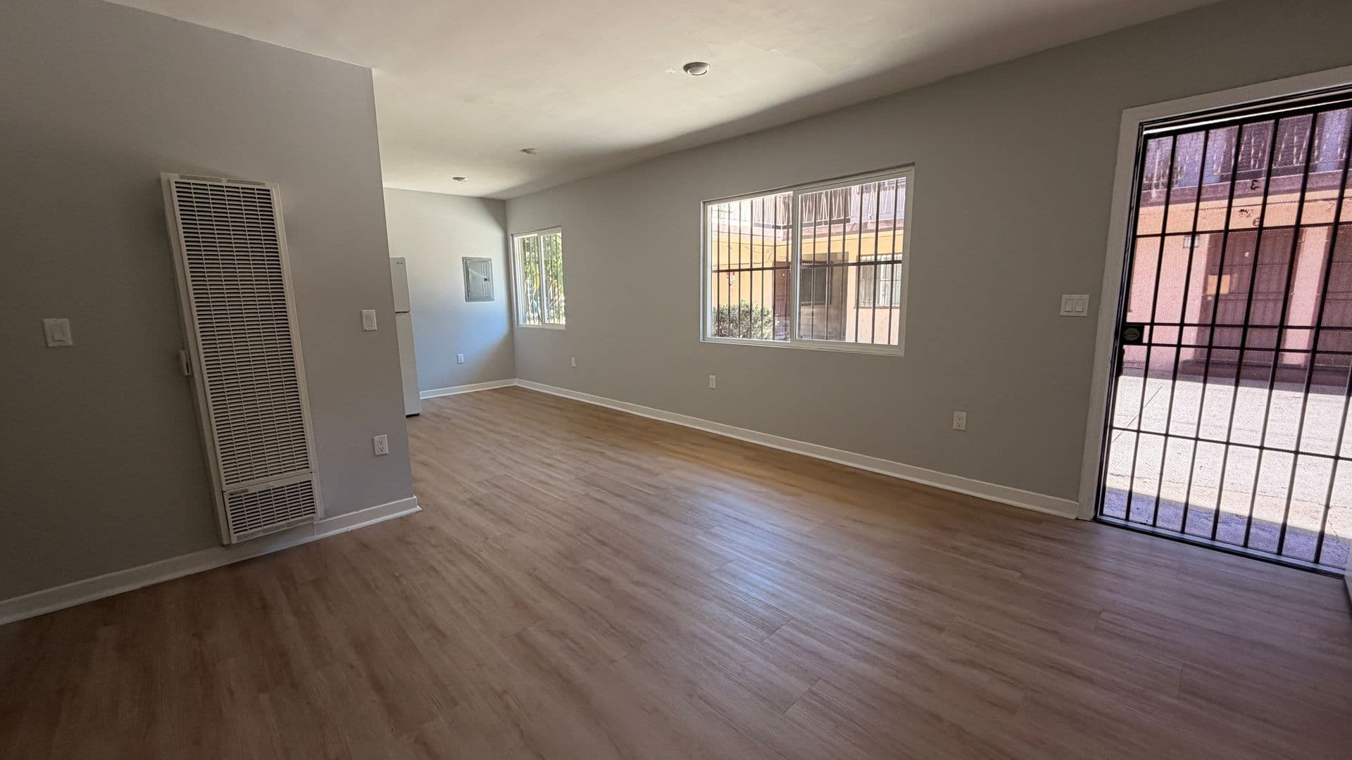 Los Angeles Apartment: 3923 S Gibraltar Ave.