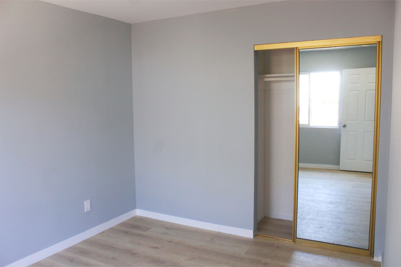 Los Angeles Apartment: 1070-1076 W 56th St.