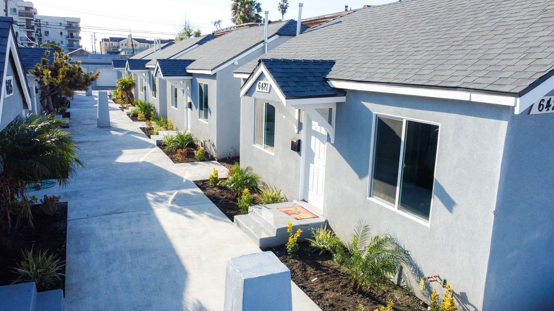 Los Angeles Apartment: 6433 S Victoria Ave