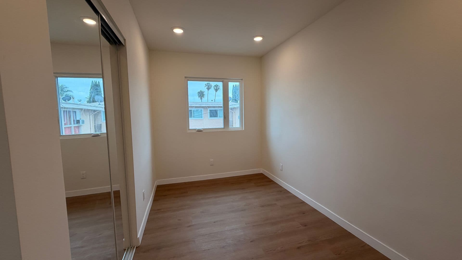 Los Angeles Apartment: 3950 S. Hillcrest Drive