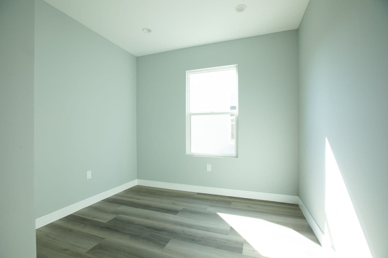 Los Angeles Apartment: 6433 S Victoria Ave