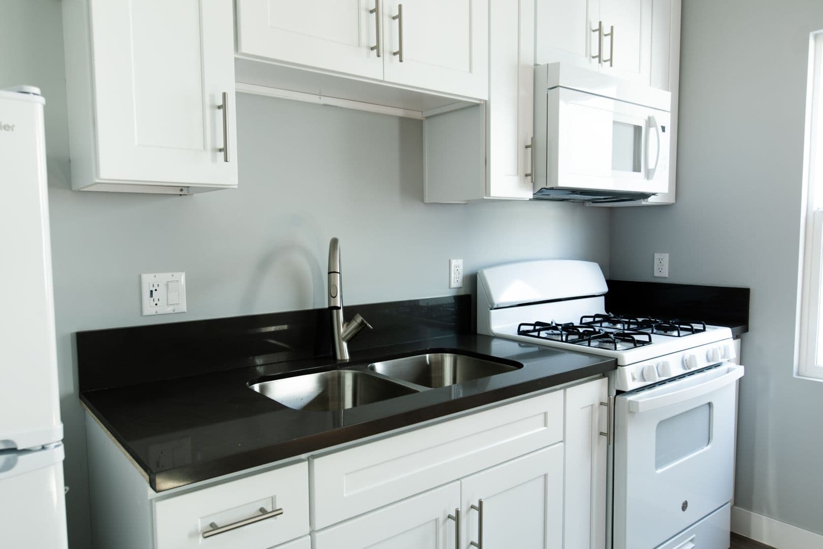 Los Angeles Apartment: 6433 S Victoria Ave