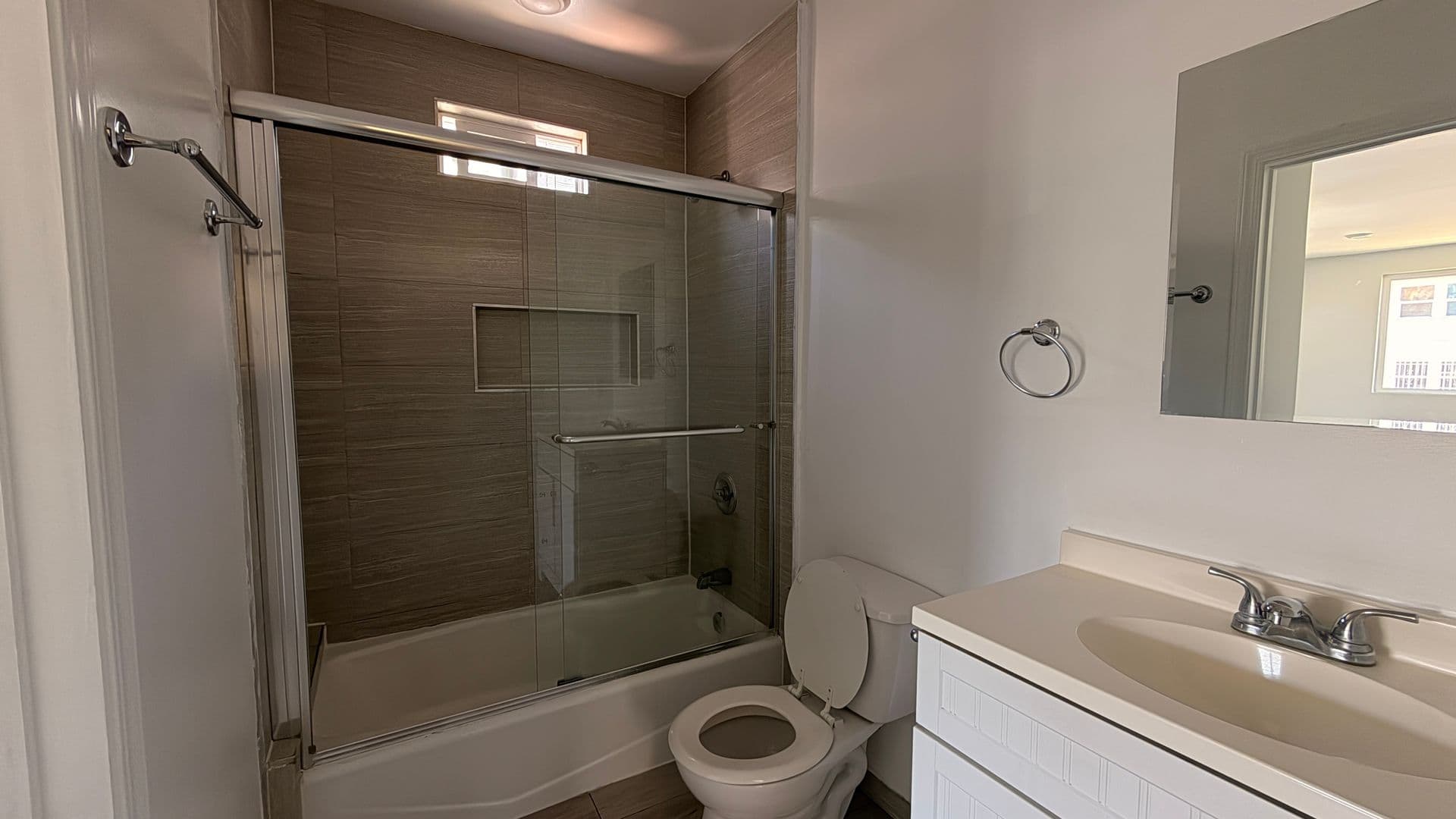 Los Angeles Apartment: 4148 Lockland Pl.