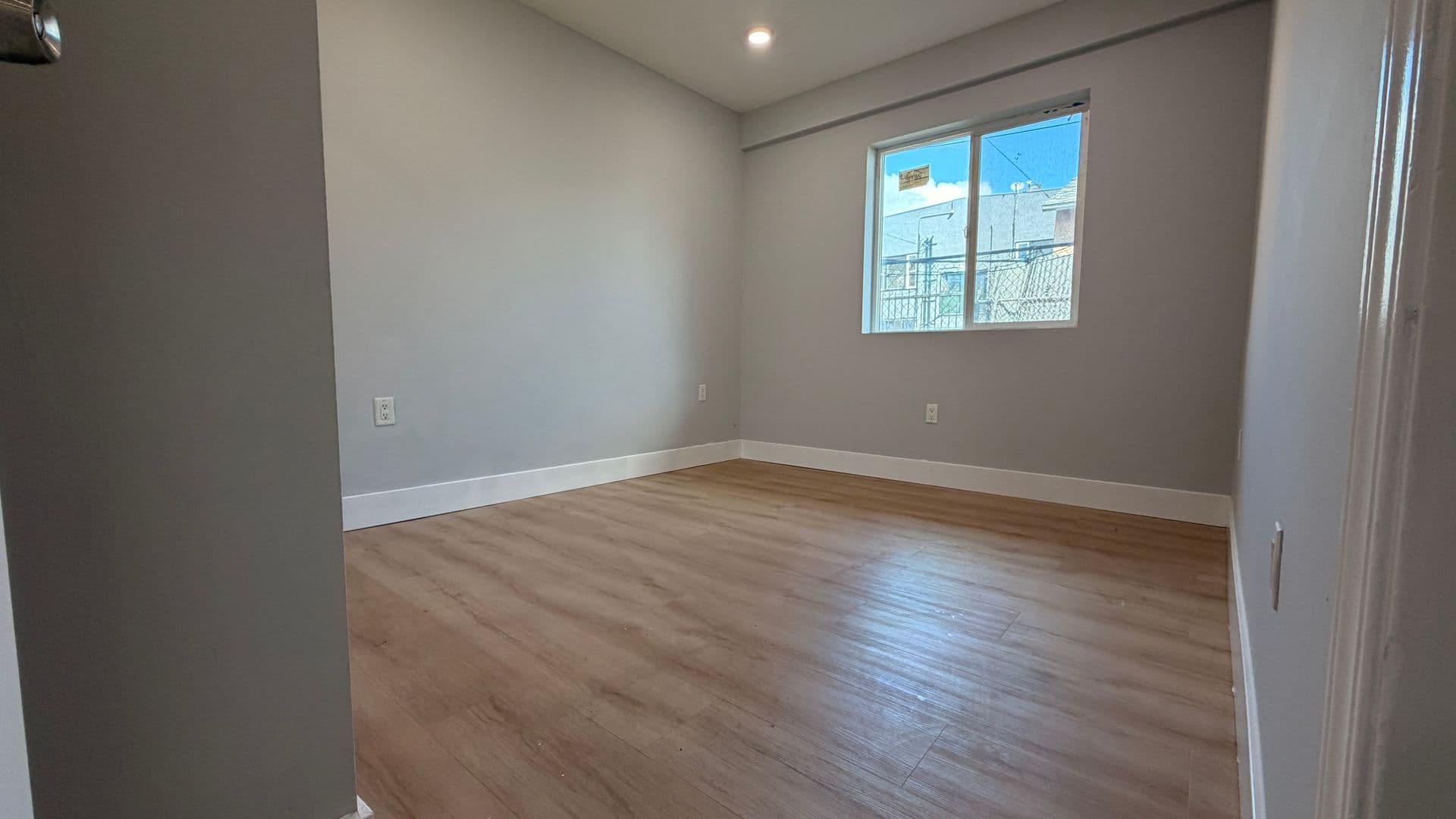 Los Angeles Apartment: 923-931 1/2 W 75th St