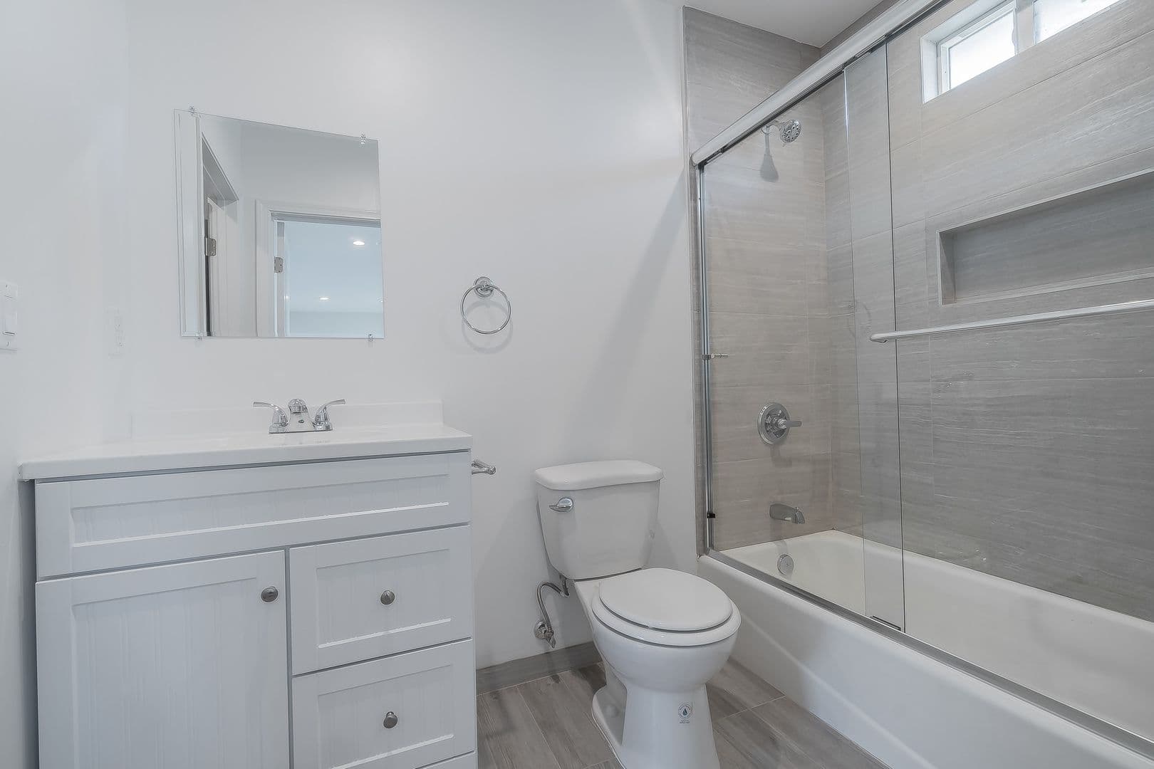 Los Angeles Apartment: 4148 Lockland Pl.