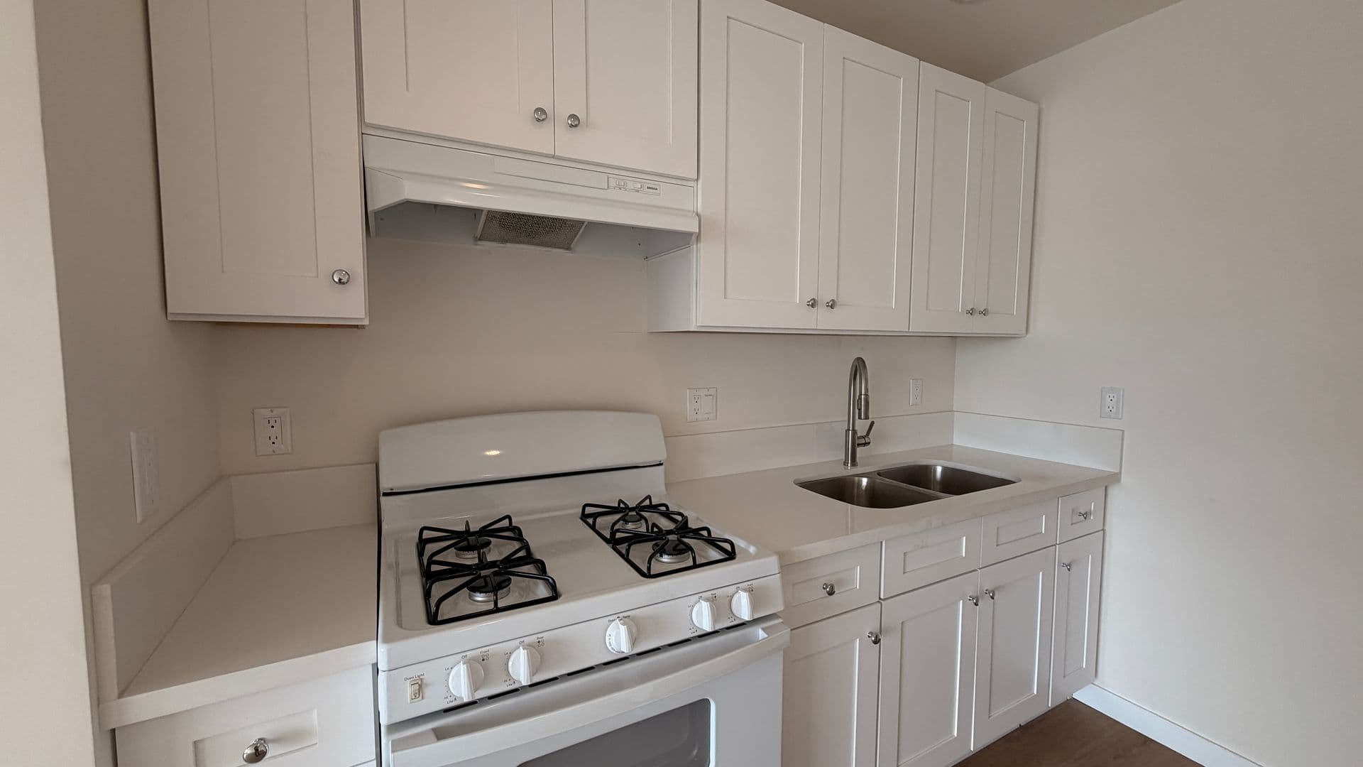 Los Angeles Apartment: 3950 S. Hillcrest Drive