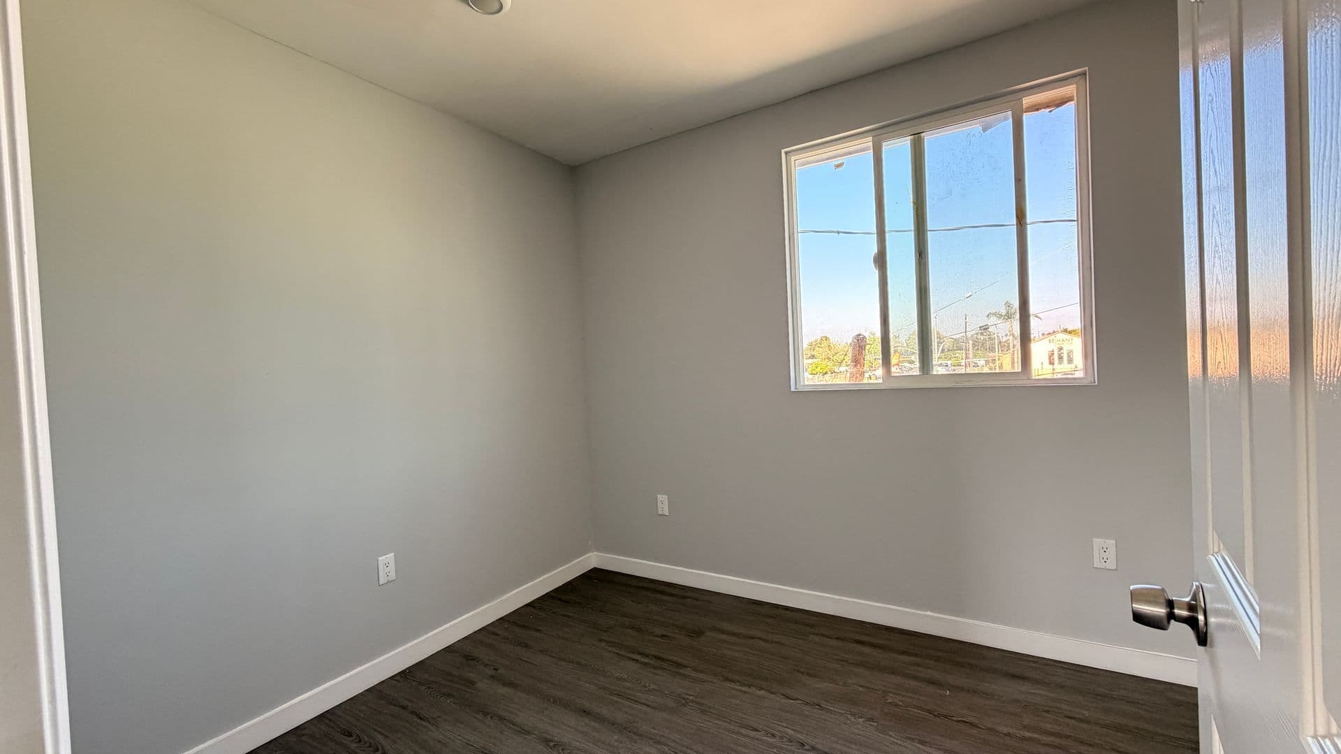 Los Angeles Apartment: 3920 Hillcrest Drive