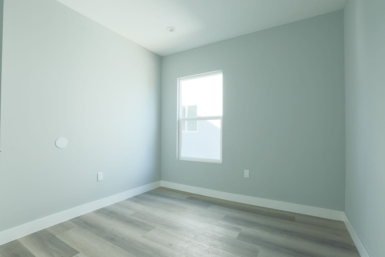 Los Angeles Apartment: 6433 S Victoria Ave