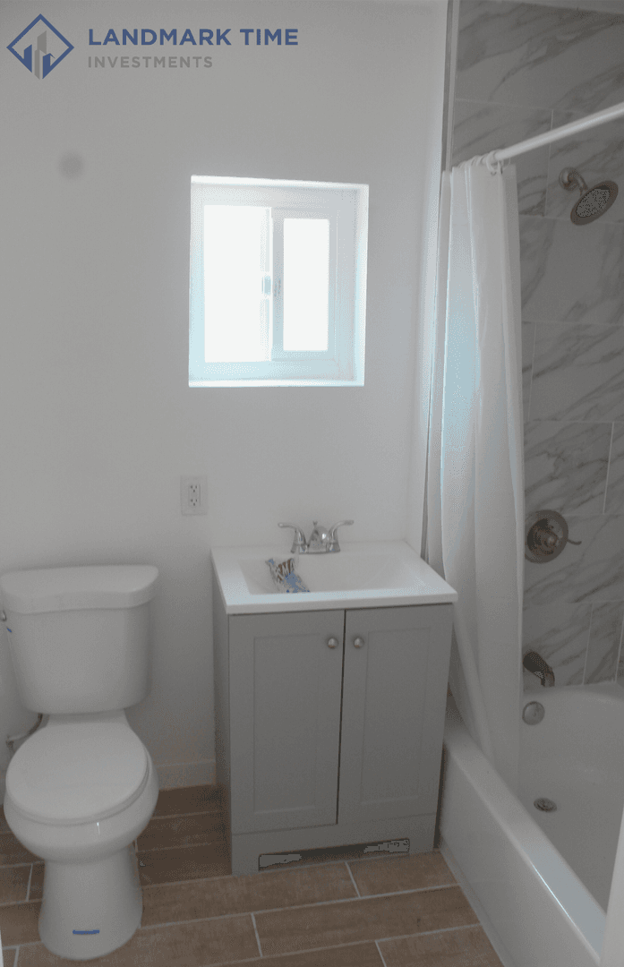 Los Angeles Apartment: 1070-1076 W 56th St.