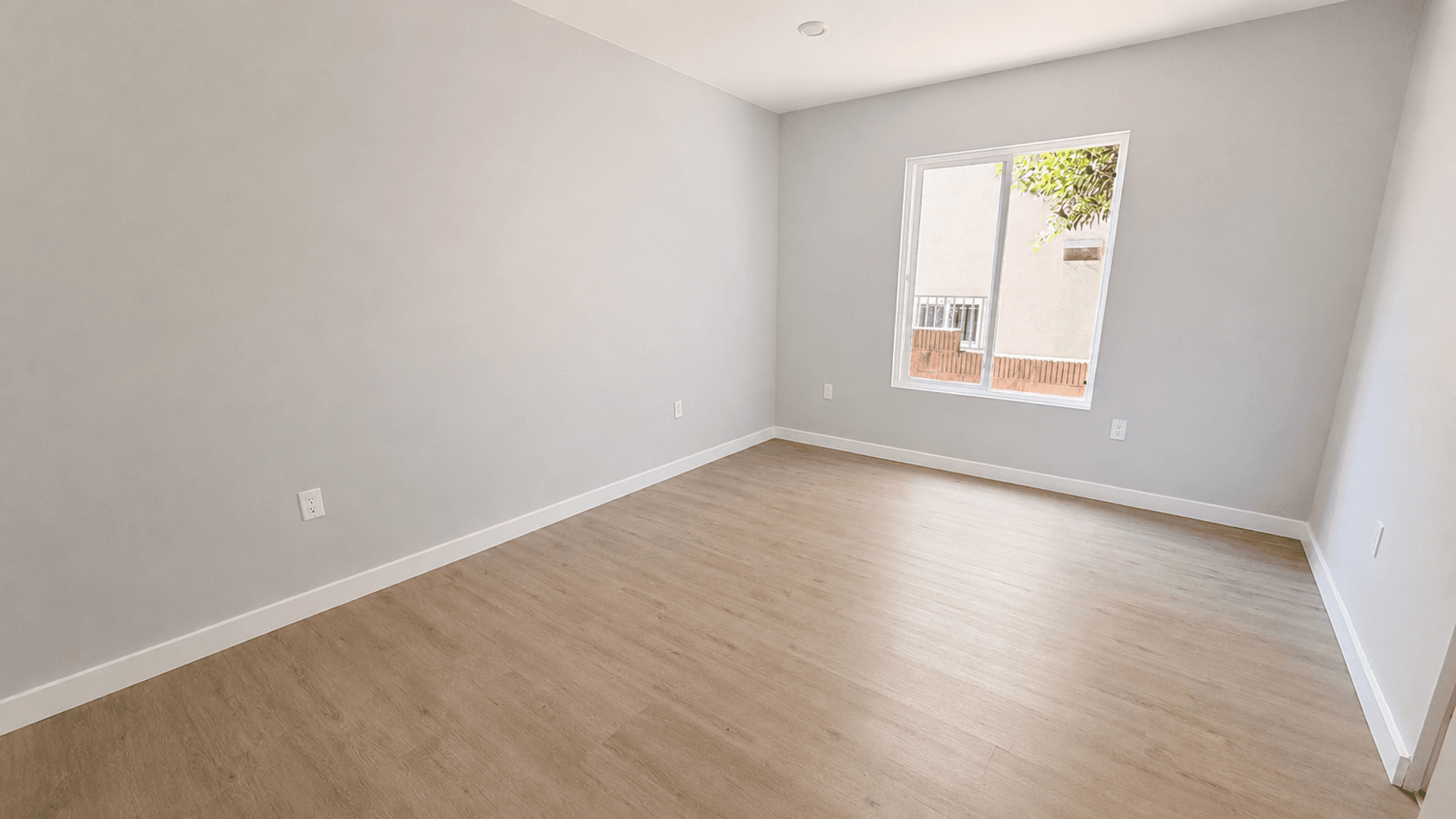 Los Angeles Apartment: 3923 S Gibraltar Ave.