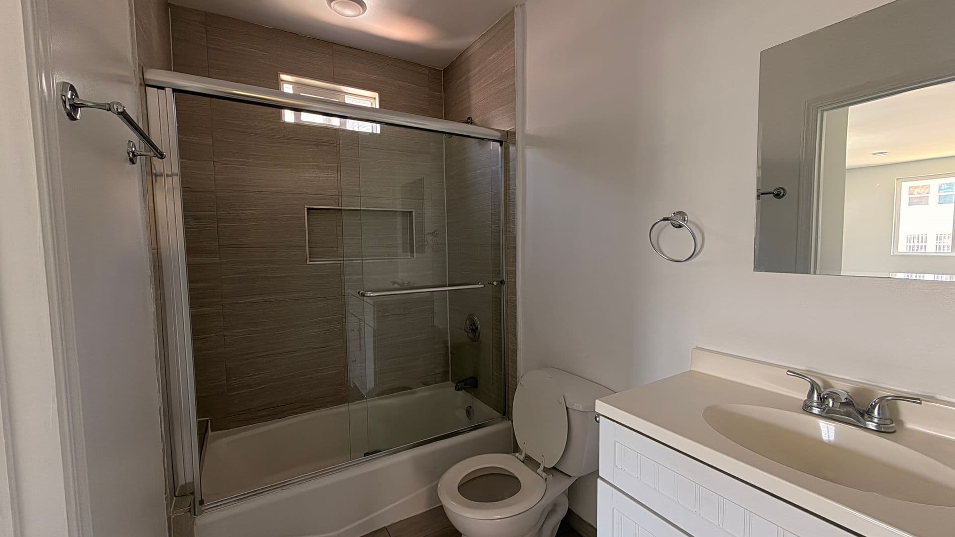 Los Angeles Apartment: 4148 Lockland Pl.