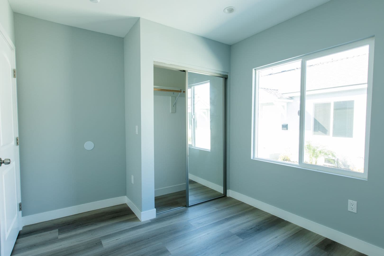 Los Angeles Apartment: 6433 S Victoria Ave