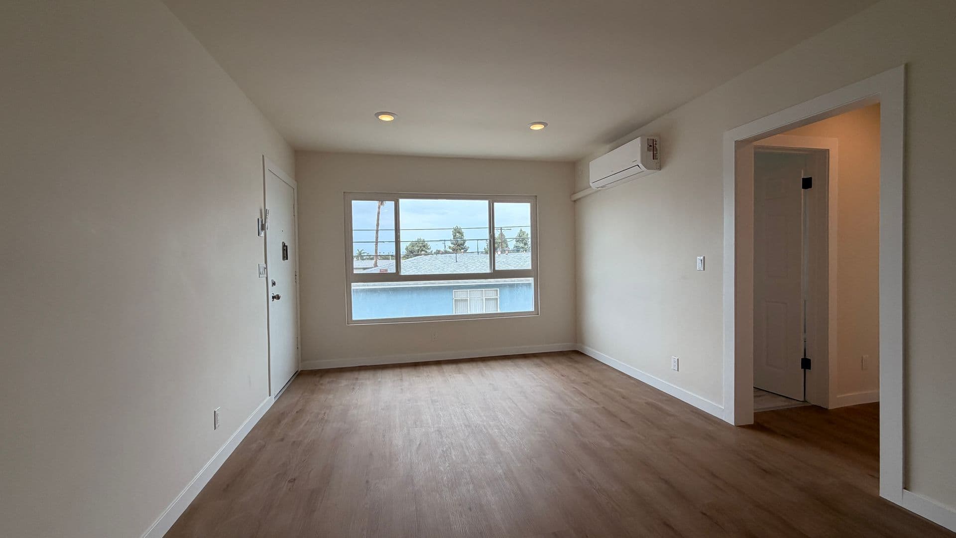 Los Angeles Apartment: 3950 S. Hillcrest Drive