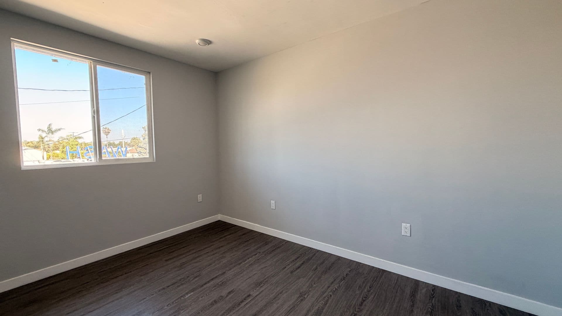 Los Angeles Apartment: 3920 Hillcrest Drive