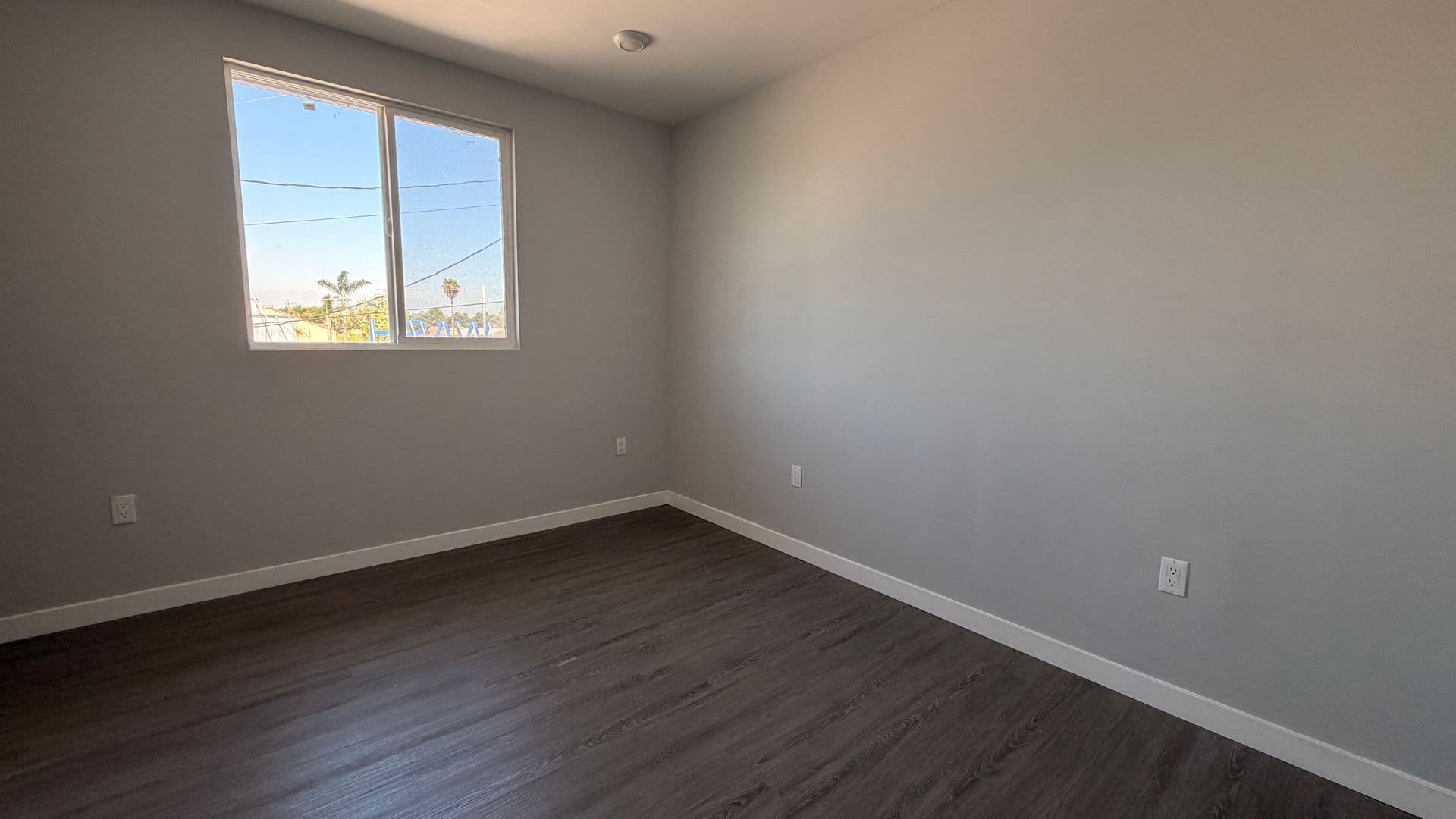 Los Angeles Apartment: 3920 Hillcrest Drive