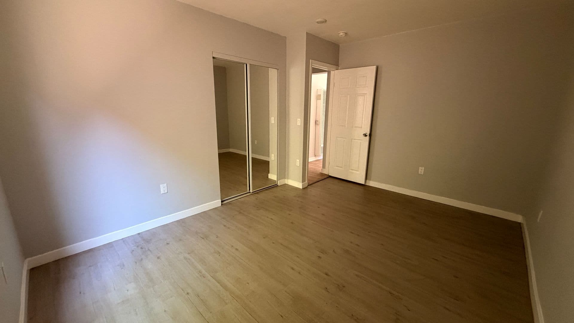 Los Angeles Apartment: 3923 S Gibraltar Ave.