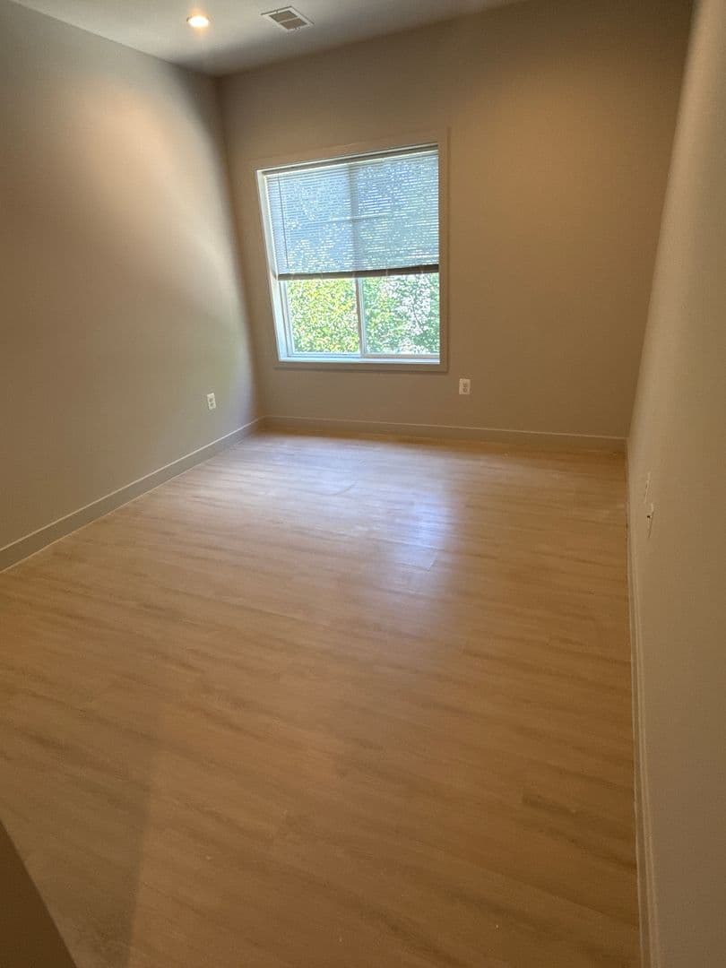 Washington Apartment: 4712 Sheriff Rd NE