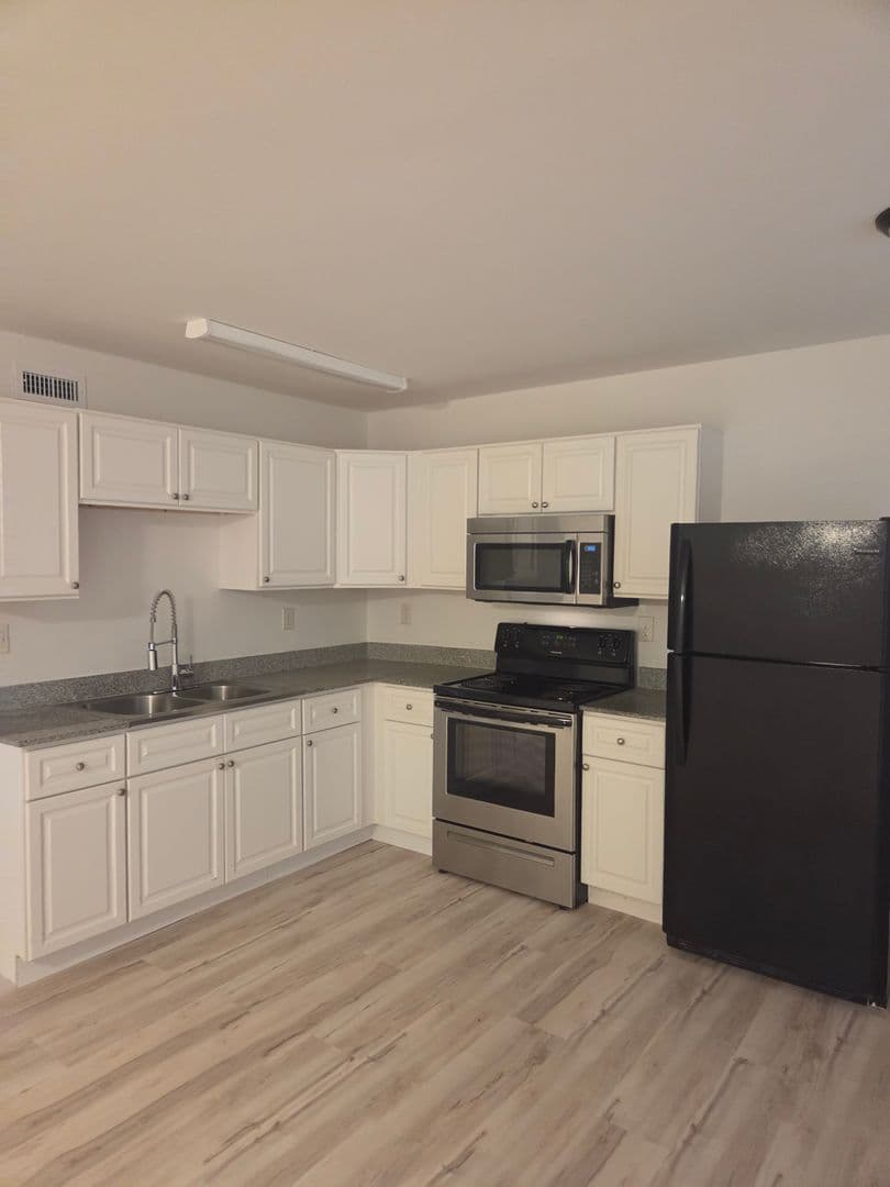 WASHINGTON Apartment: HORN ST
