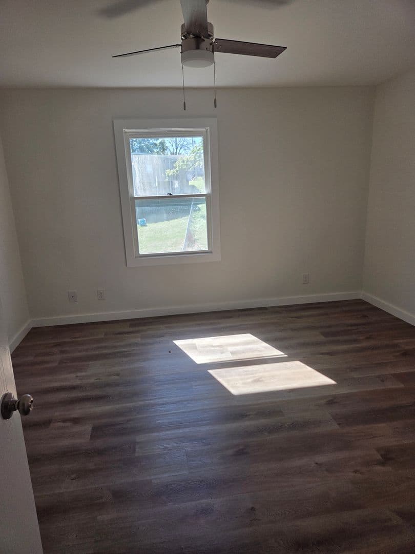 WASHINGTON Apartment: 8 W 10TH