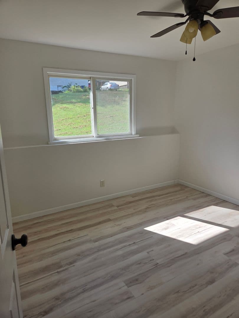 WASHINGTON Apartment: HORN ST