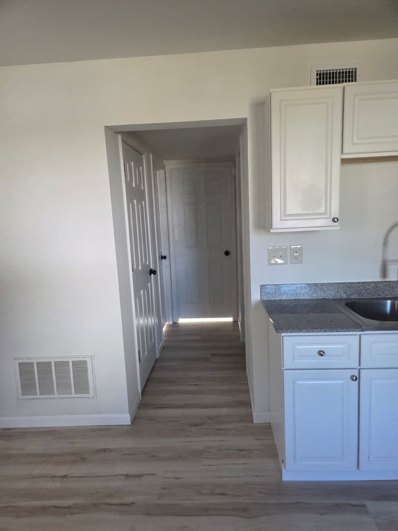WASHINGTON Apartment: HORN ST