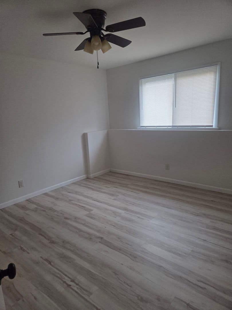 WASHINGTON Apartment: HORN ST