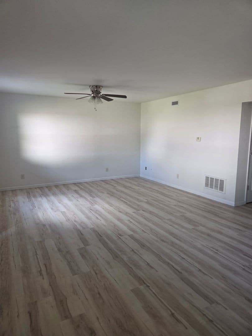 WASHINGTON Apartment: HORN ST