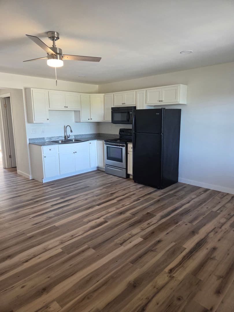 WASHINGTON Apartment: 8 W 10TH