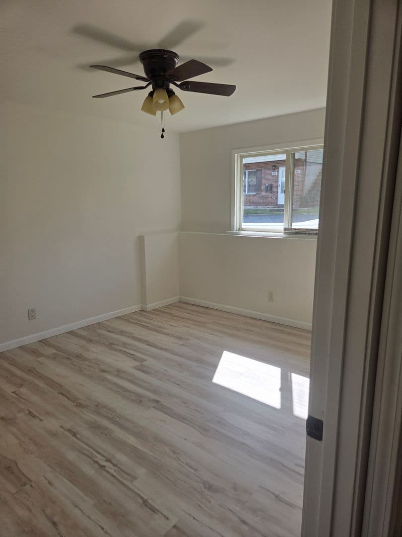 WASHINGTON Apartment: HORN ST