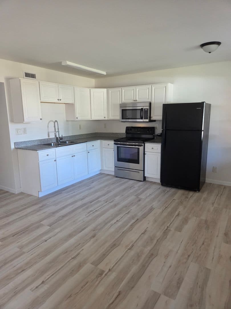 WASHINGTON Apartment: HORN ST