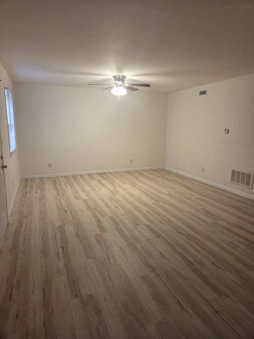 WASHINGTON Apartment: HORN ST