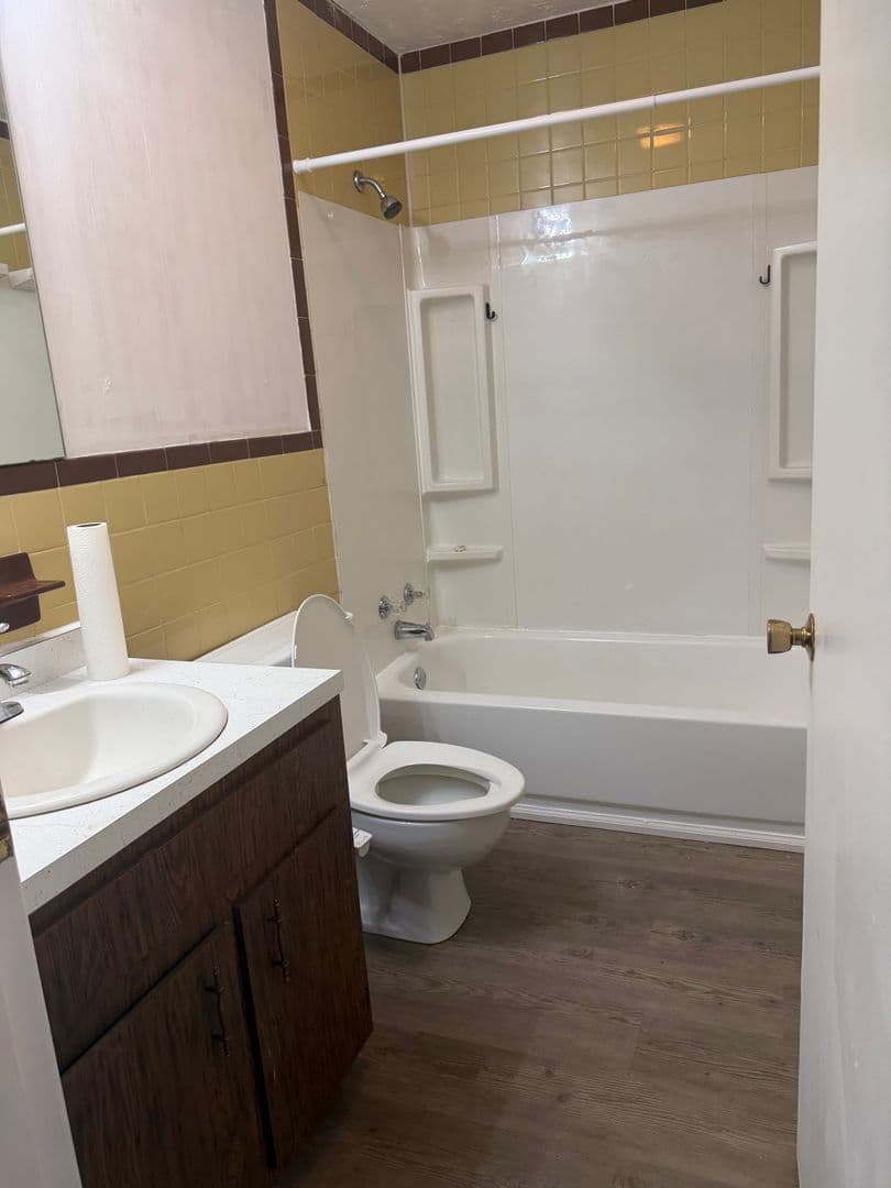 Tarentum Apartment: 19 A-B E. 10th Ave