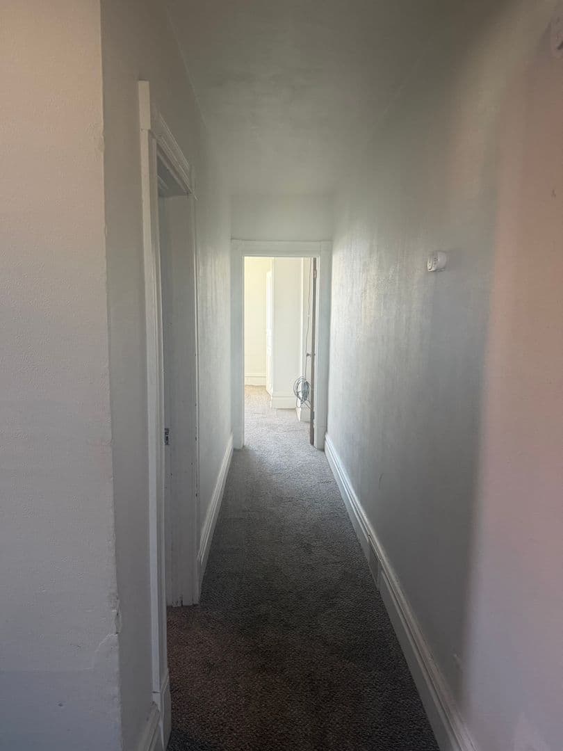 Vandergrift Apartment: 139 1/2 A, B Jefferson Ave