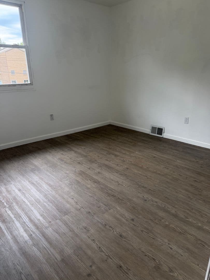 Tarentum Apartment: 19 A-B E. 10th Ave