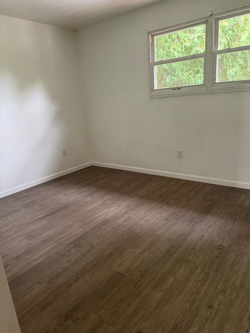 Tarentum Apartment: 19 A-B E. 10th Ave