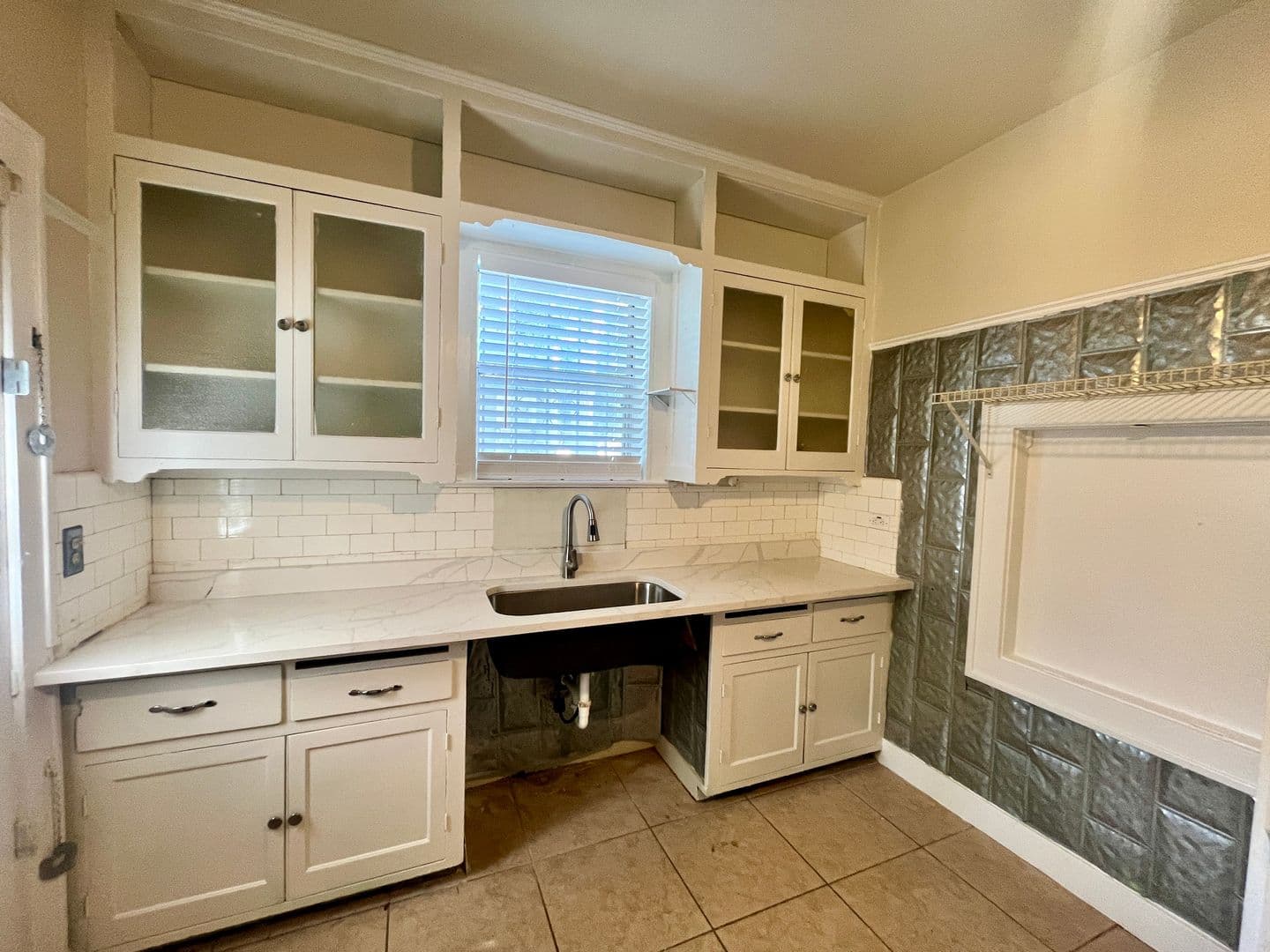 San Antonio House: 424 East Ashby Place - 1