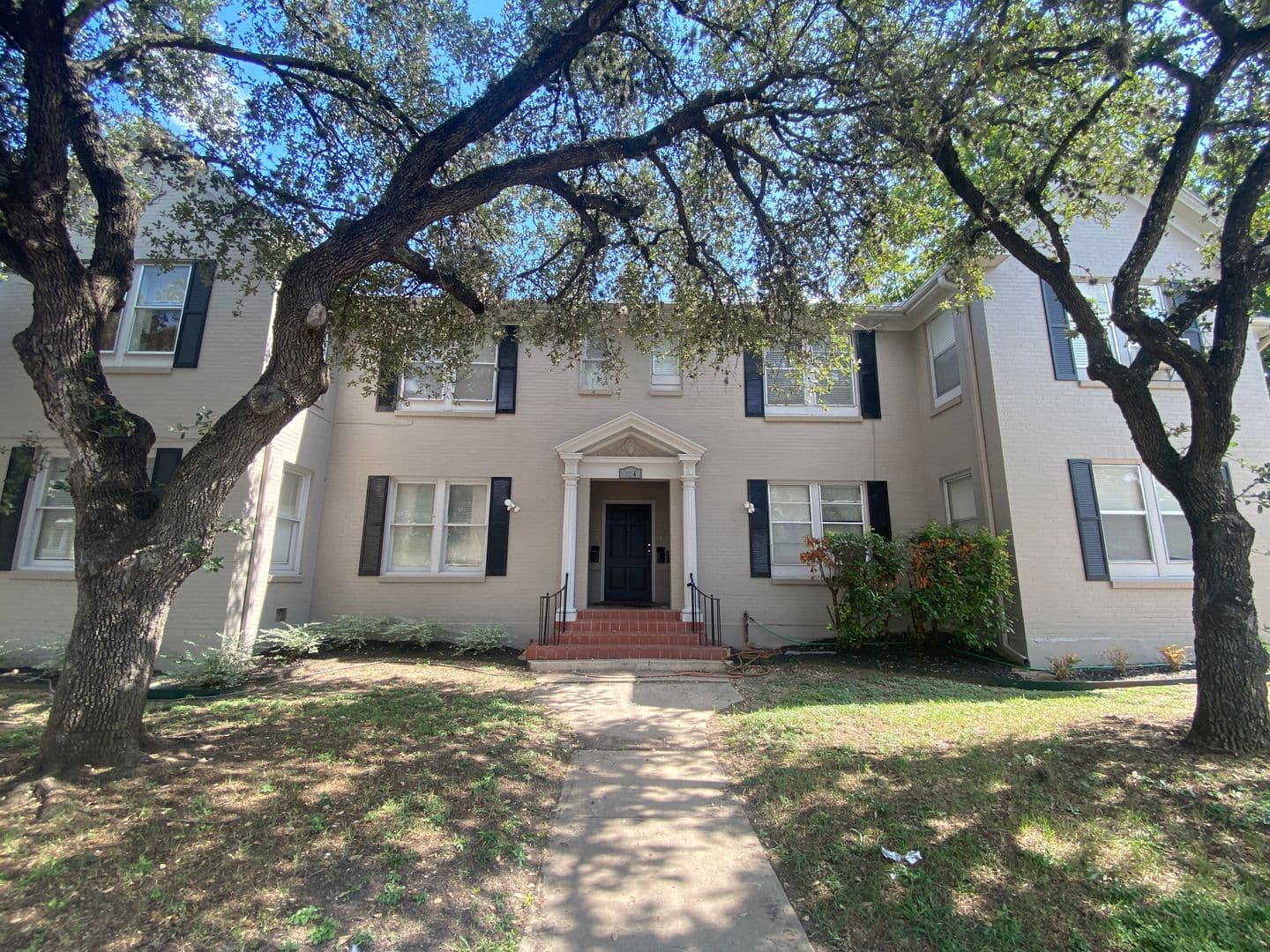San Antonio House: 424 East Ashby Place - 1