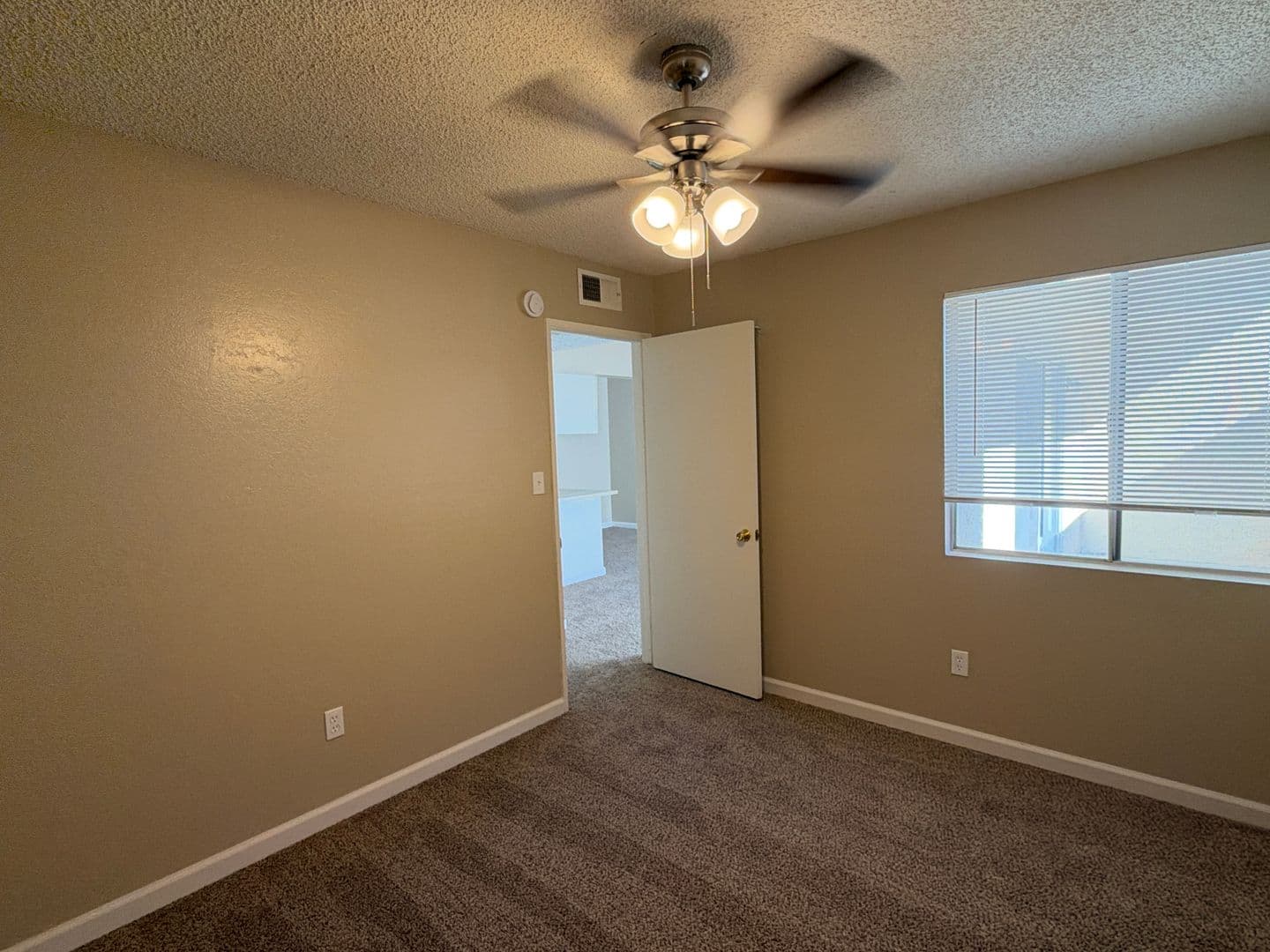 Bakersfield Apartment: 4700 Columbus St.