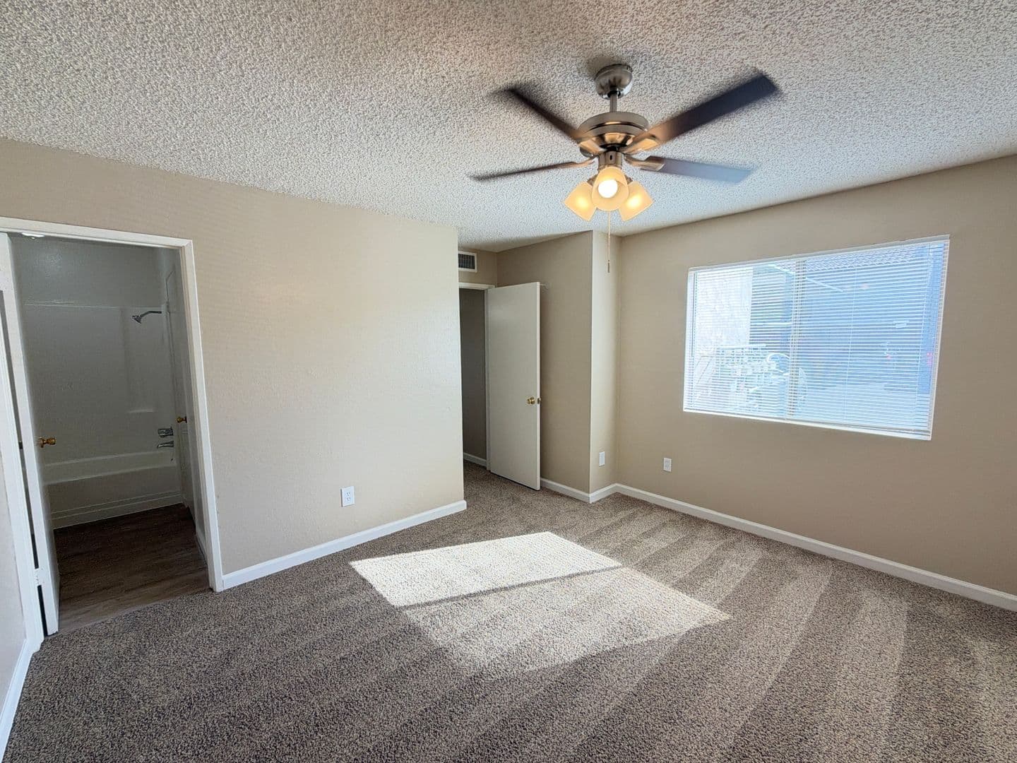 Bakersfield Apartment: 4700 Columbus St.