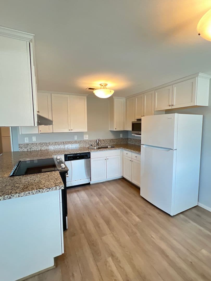 Bakersfield Apartment: 5900 Stockdale Hwy