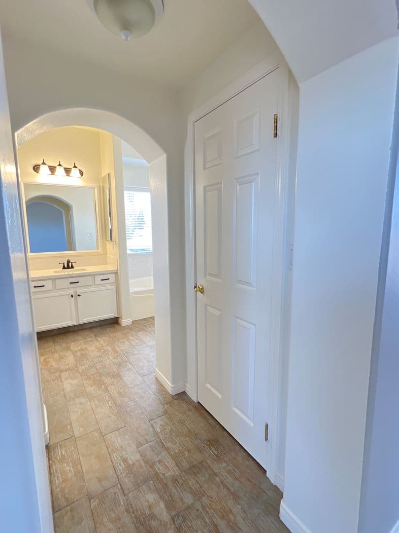 Bakersfield House: 3006 Tresselwyck Ln.