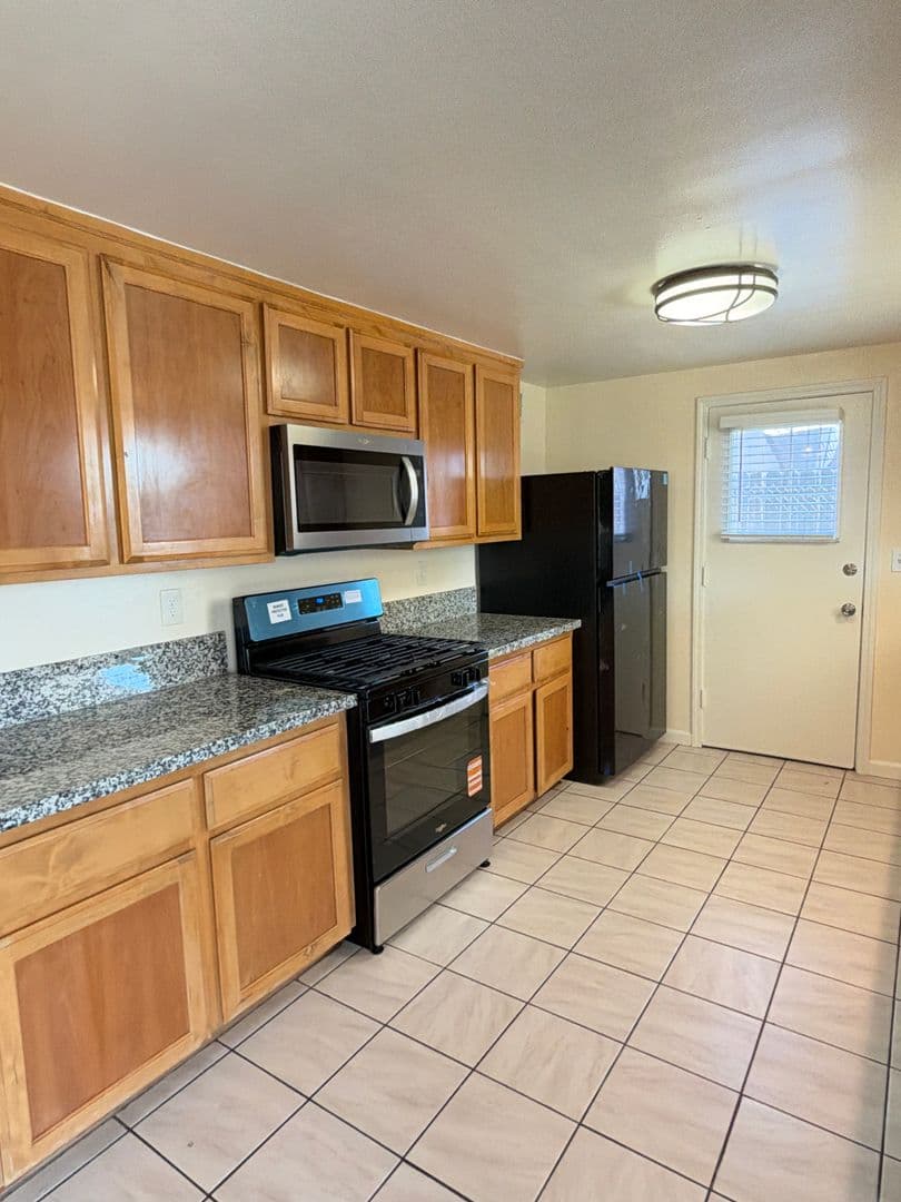 Bakersfield House: 2319 University Ave