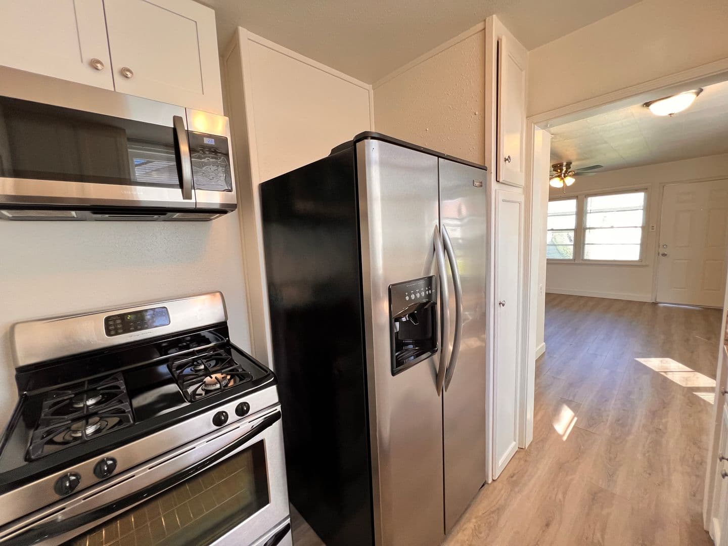Bakersfield Apartment: 2003 Lester St.
