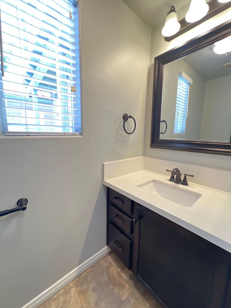 Bakersfield House: 3006 Tresselwyck Ln.