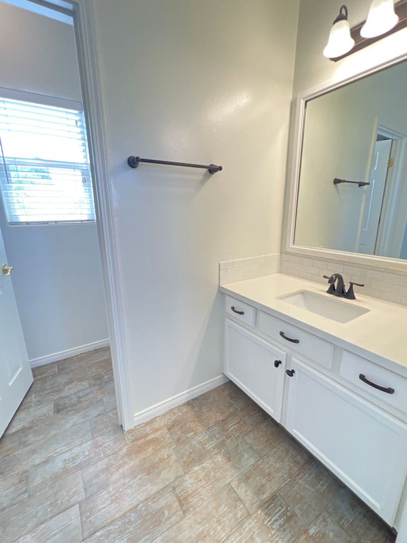 Bakersfield House: 3006 Tresselwyck Ln.